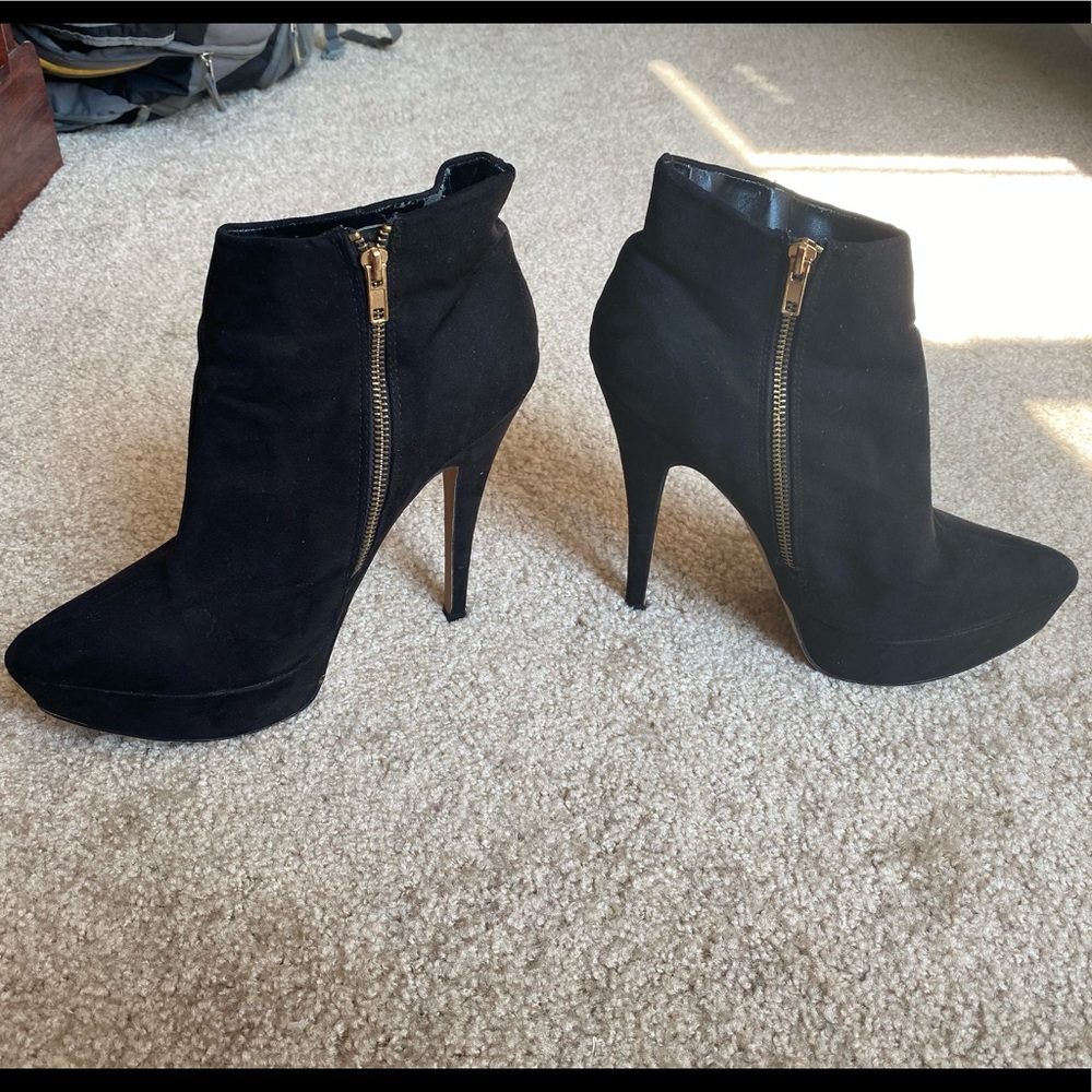 6” Black Heels 👠